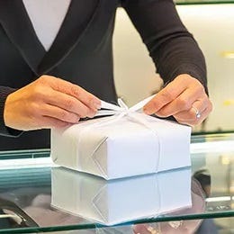 Carta regalo e cellophane